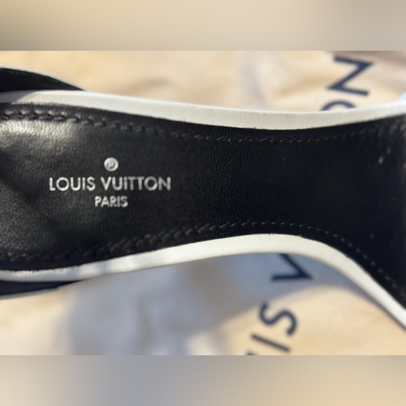 Louis Vuitton Shoes | Louis Vuitton
Calfskin Call Back Heels White Size 37 - Picture 5 of 11